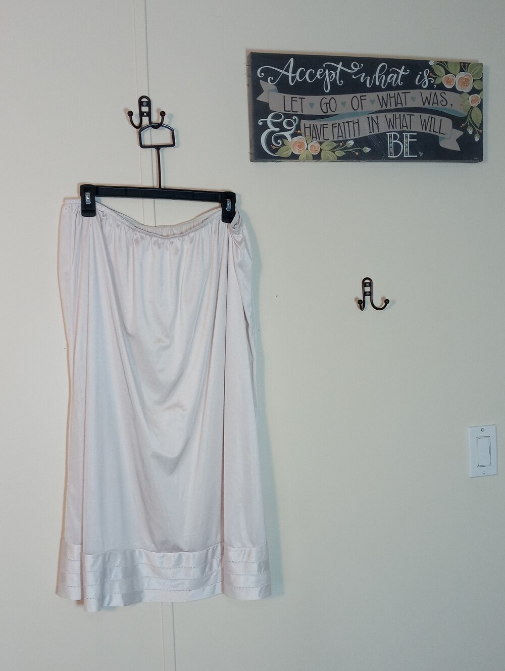 NWOT Velrose White 4X  Beautiful  Hem Half Slip